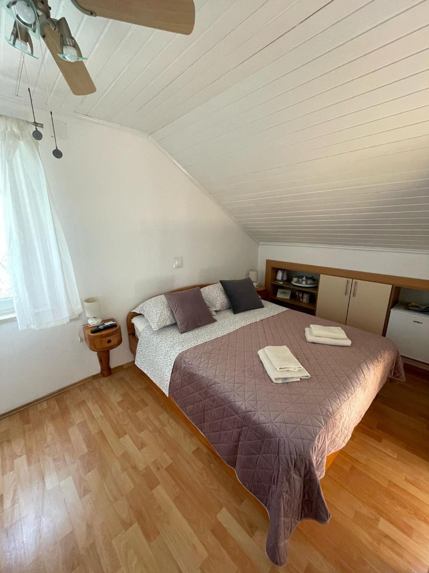 Apartments & Room Nina Korčula Buitenkant foto